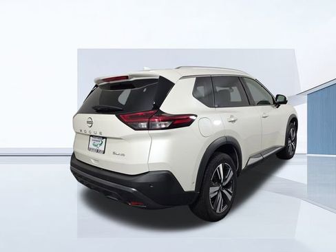 Used 2023 Nissan Rogue SL w/ SL Premium Package image 5