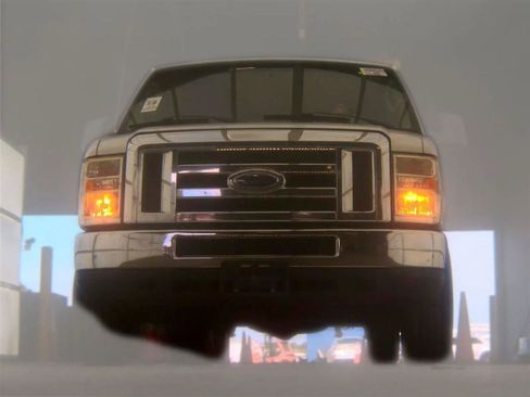 Used 2013 Ford E-350 and Econoline 350 XLT RWD image 3