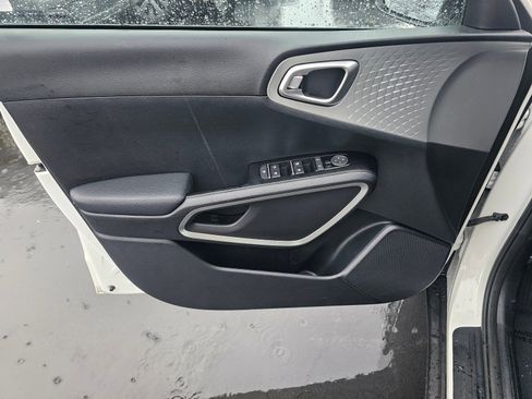 Used 2022 Kia Soul LX w/ Technology Package image 19