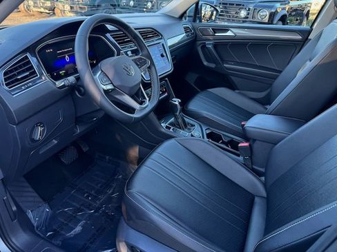 Used 2024 Volkswagen Tiguan SE image 7