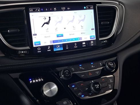 New 2026 Chrysler Pacifica Limited image 22