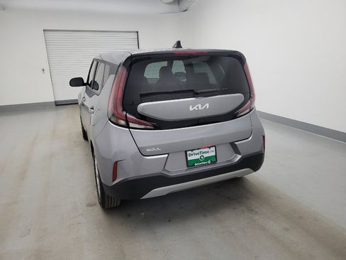 Used 2025 Kia Soul LX w/ LX Technology Package FWD image 6