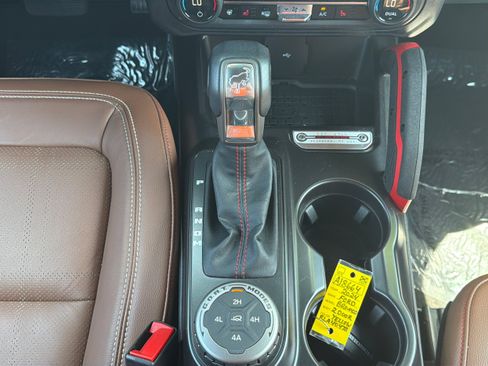 Used 2024 Ford Bronco Heritage Edition AWD/4WD image 30