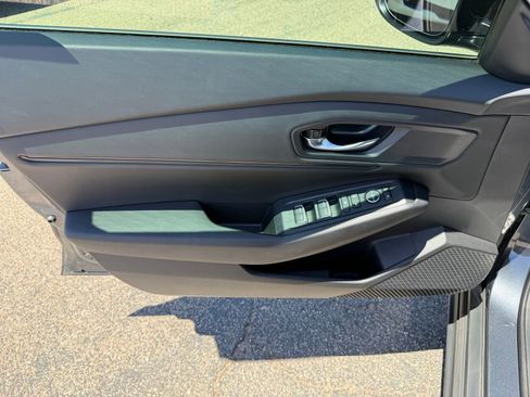 Used 2025 Honda Accord SE image 11