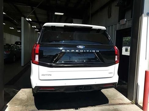 Used 2025 Ford Expedition Max Active AWD/4WD image 7