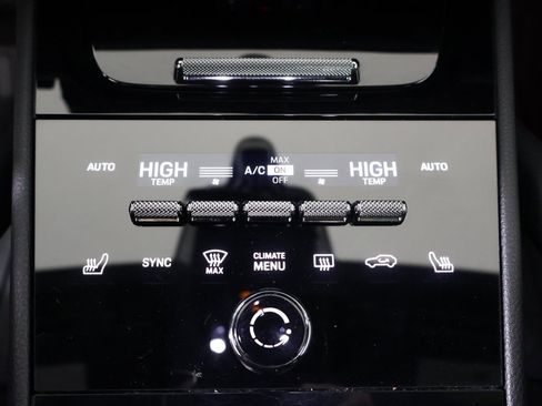 Used 2025 Porsche Cayenne image 17