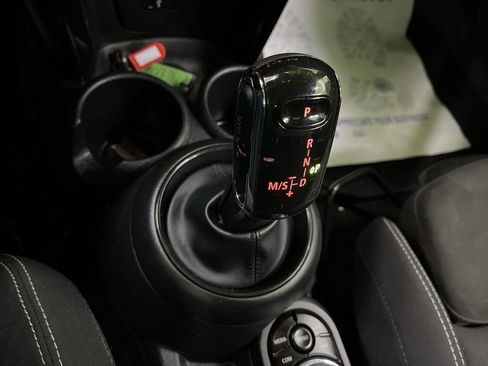 Used 2021 MINI Cooper 2-Door Hardtop image 24