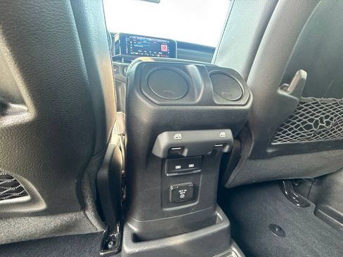 Used 2024 Jeep Wrangler Unlimited Sahara w/ Technology Group AWD/4WD image 39