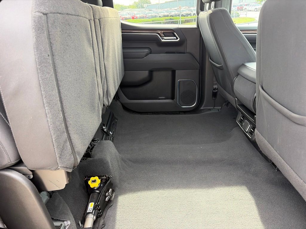 Used 2025 Chevrolet Silverado 1500 LT AWD/4WD image 33