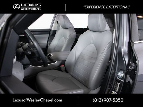Used 2022 Toyota Highlander XLE AWD/4WD image 19
