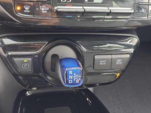 Certified 2022 Toyota Prius XLE w/ Premium Convenience Package image 30