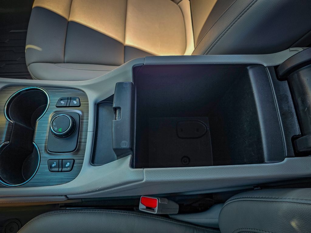 Used 2020 GMC Acadia SLT w/ LPO, Floor Liner Package FWD image 30