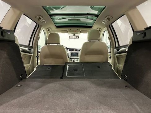 Used 2015 Volkswagen Golf TDI SE image 39