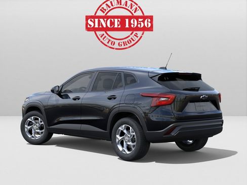 New 2026 Chevrolet Trax LS w/ LS Convenience Package FWD image 3