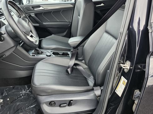 Used 2023 Volkswagen Tiguan SE R-Line image 22