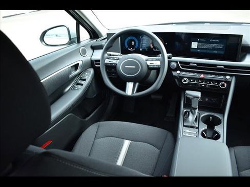 Certified 2025 Hyundai Sonata SE image 4