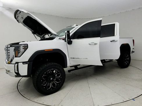 Used 2024 GMC Sierra 2500 Denali w/ Denali Reserve Package AWD/4WD image 11