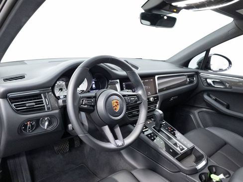 Certified 2026 Porsche Macan AWD/4WD image 4