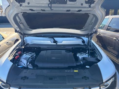 Used 2023 Land Rover Defender 110 S image 10