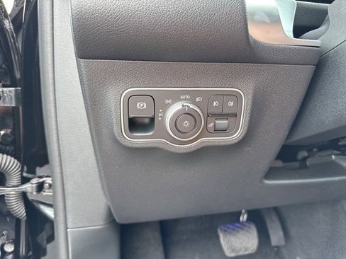 New 2025 Mercedes-Benz GLB 250 image 48