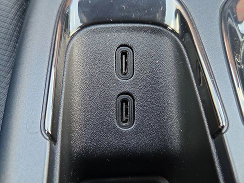 Used 2025 Chevrolet Equinox EV RS w/ Convenience Package II image 17