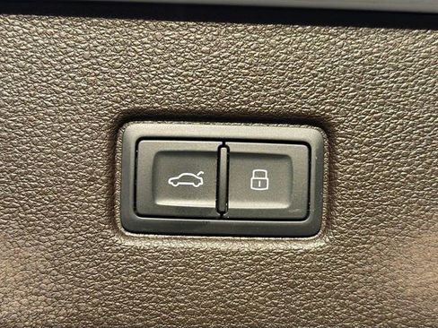 Used 2019 Audi Q7 3.0T Premium Plus w/ Premium Plus Package AWD/4WD image 12