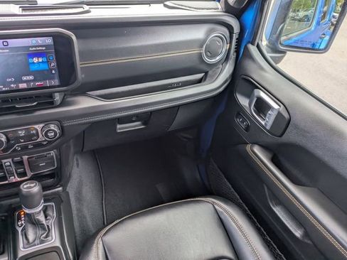 Used 2024 Jeep Wrangler Unlimited Sahara w/ Technology Group AWD/4WD image 17