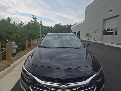Used 2024 Chevrolet Malibu LT FWD image 2