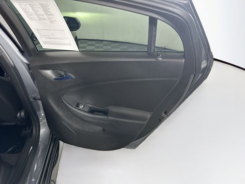 Used 2018 Chevrolet Volt Premier w/ Driver Confidence Package FWD image 29