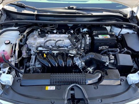 Used 2021 Toyota Corolla LE FWD image 31