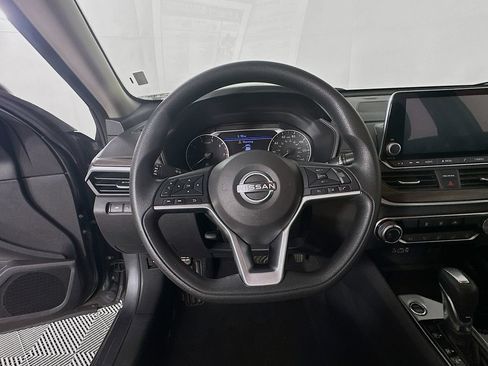 Used 2024 Nissan Altima 2.5 SV FWD image 16
