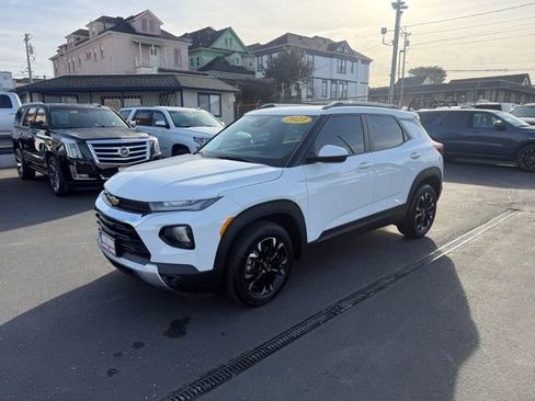 Used 2023 Chevrolet TrailBlazer LT image 2