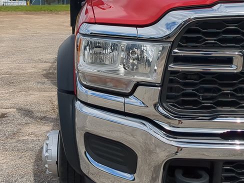 Used 2022 RAM 5500 Tradesman w/ Chrome Appearance Group RWD image 8
