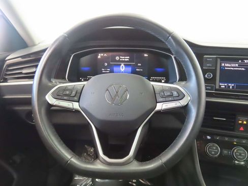 Used 2024 Volkswagen Jetta SE image 11