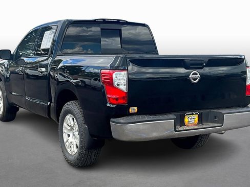 Used 2017 Nissan Titan SV image 11
