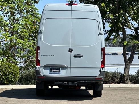 New 2024 Mercedes-Benz eSprinter 170 Cargo image 4