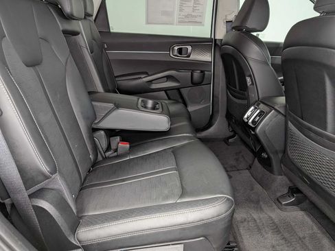 Used 2025 Kia Sorento S AWD/4WD image 44