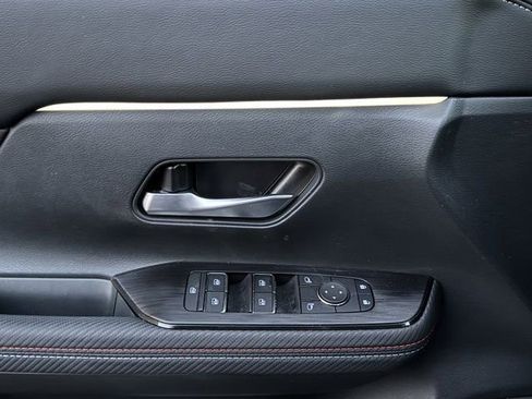 Used 2025 Nissan Kicks SR image 25