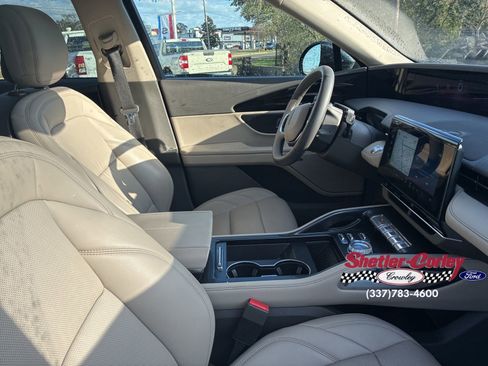 Used 2025 Lincoln Nautilus Premier w/ Equipment Group 102A image 14