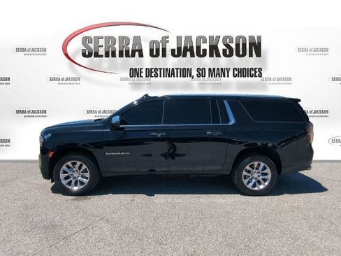 Used 2021 Chevrolet Suburban Premier w/ Premium Package AWD/4WD image 5