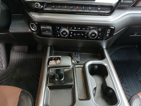 Used 2024 Chevrolet Silverado 1500 High Country w/ Z71 Off-Road Package AWD/4WD image 16