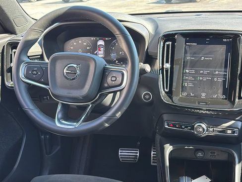 Used 2022 Volvo XC40 T5 R-Design w/ Climate Package AWD/4WD image 7