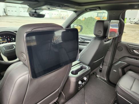 Used 2024 GMC Yukon Denali w/ Advanced Technology Package image 17