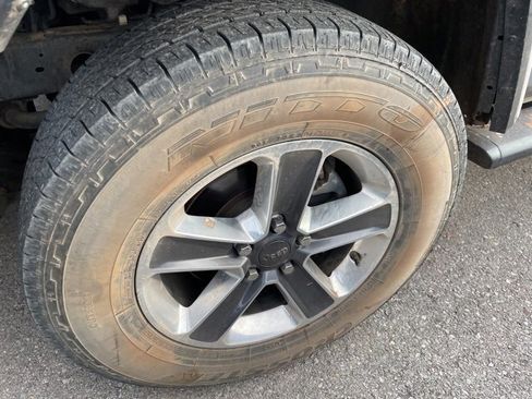 Used 2021 Jeep Wrangler Unlimited Sahara image 2