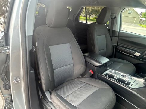 Used 2022 Ford Explorer XLT image 18