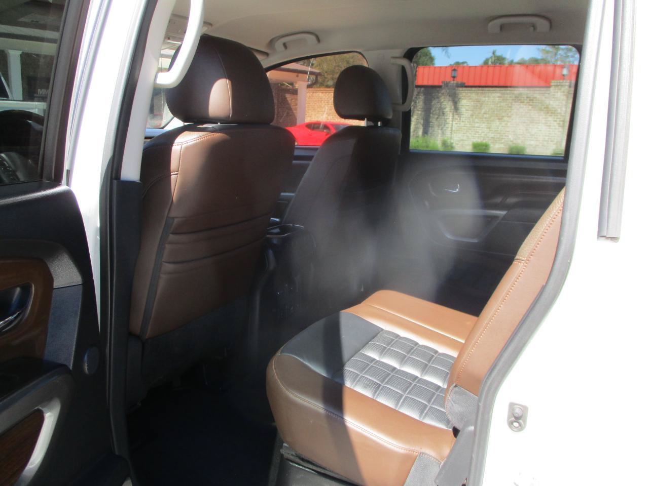 Used 2018 Nissan Titan Platinum Reserve AWD/4WD image 17