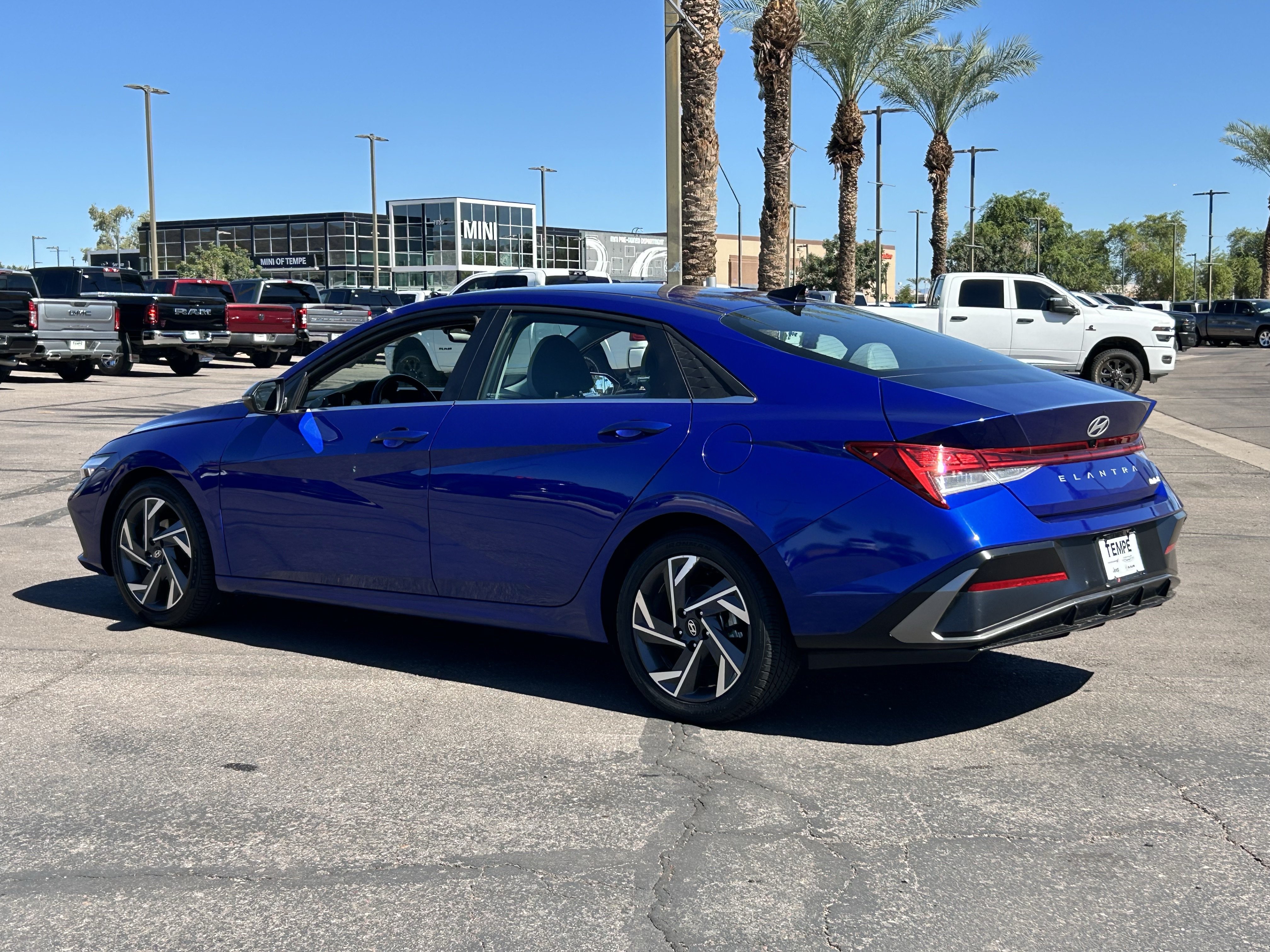 Used 2025 Hyundai Elantra Limited FWD image 4