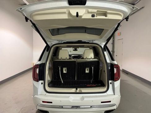 Used 2022 GMC Acadia Denali w/ Denali Ultimate Package AWD/4WD image 8