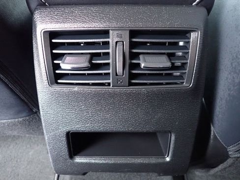 Used 2025 Mitsubishi Outlander SE image 18