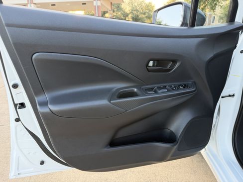 Used 2022 Nissan Versa S FWD image 18